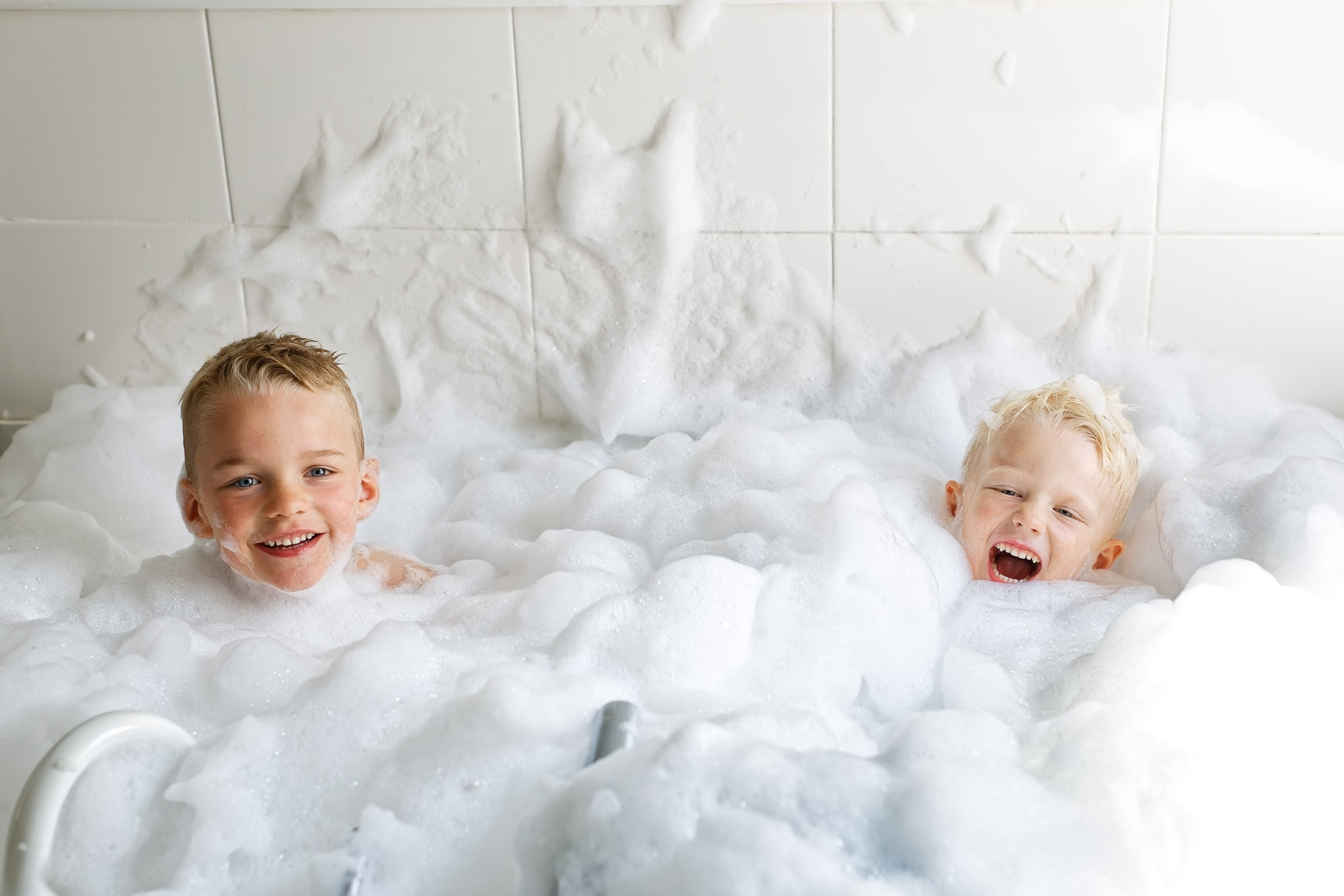 Kids Playing in Bubble Bath During Wedding Prep Stillwater MN