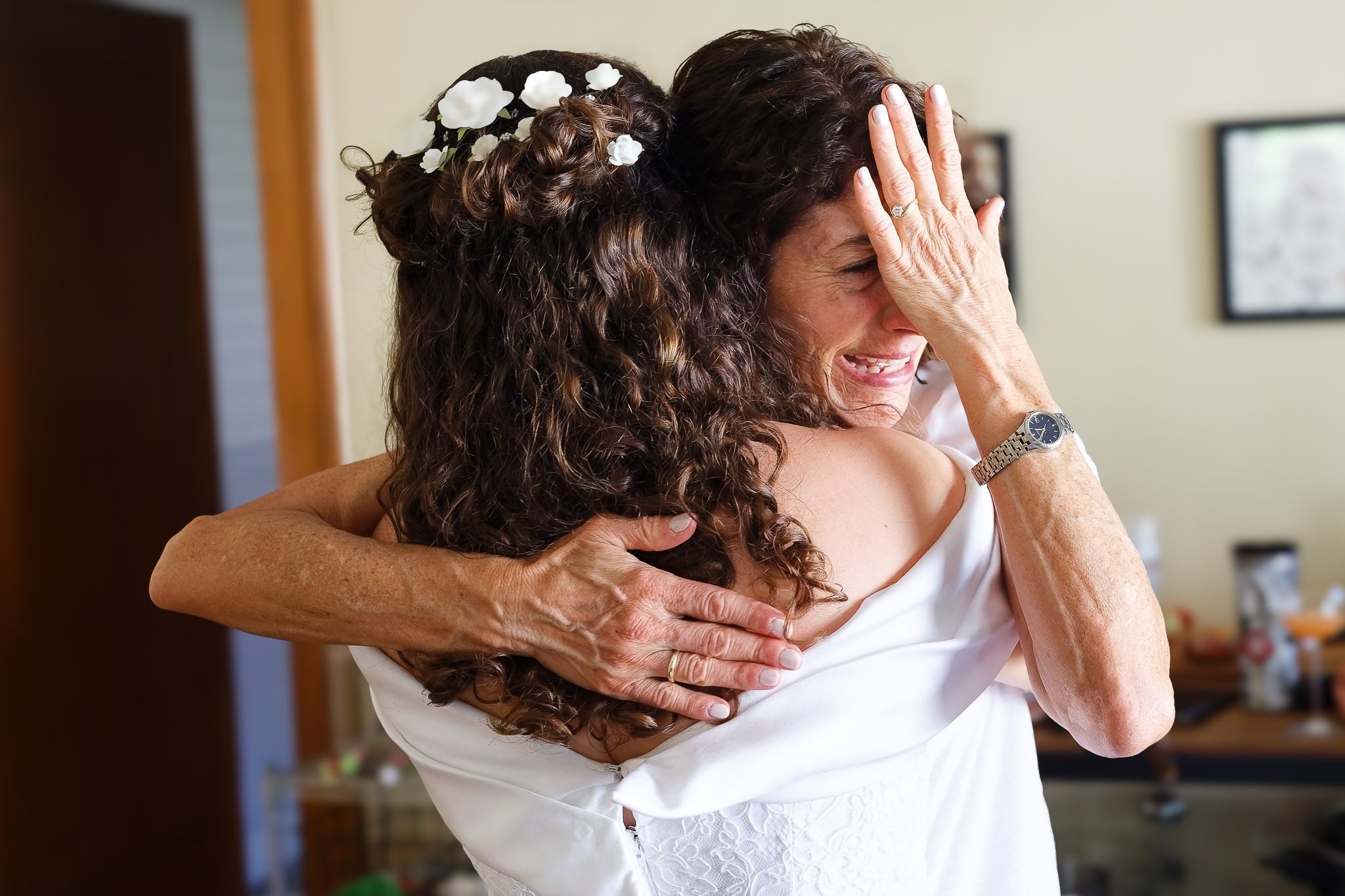 Mother's Emotional Reaction During Bridal Preparations Minneapol