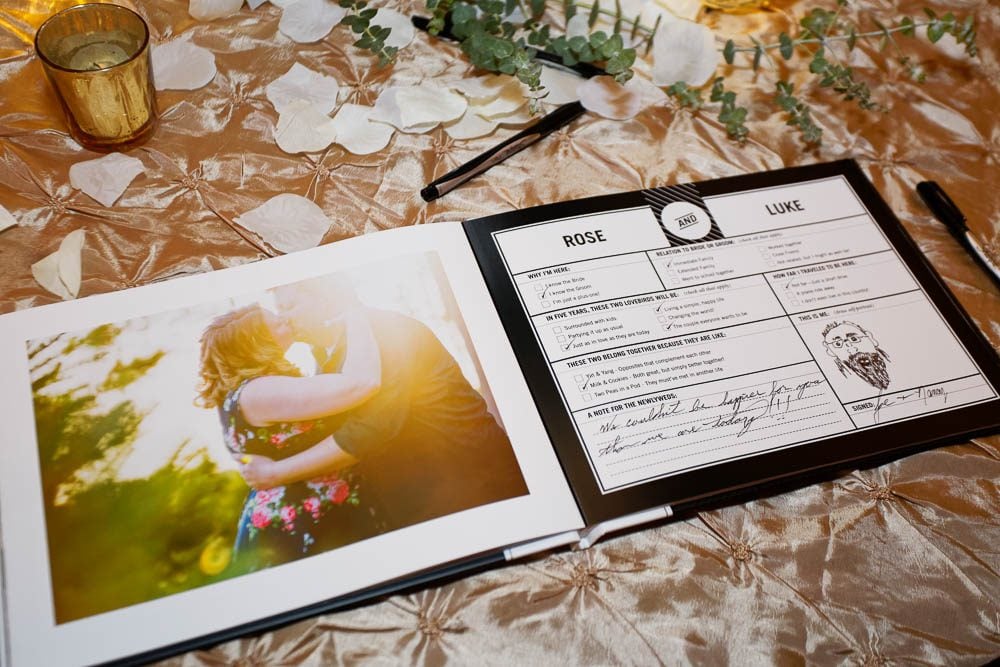 wedding-guest-book-with-quizz