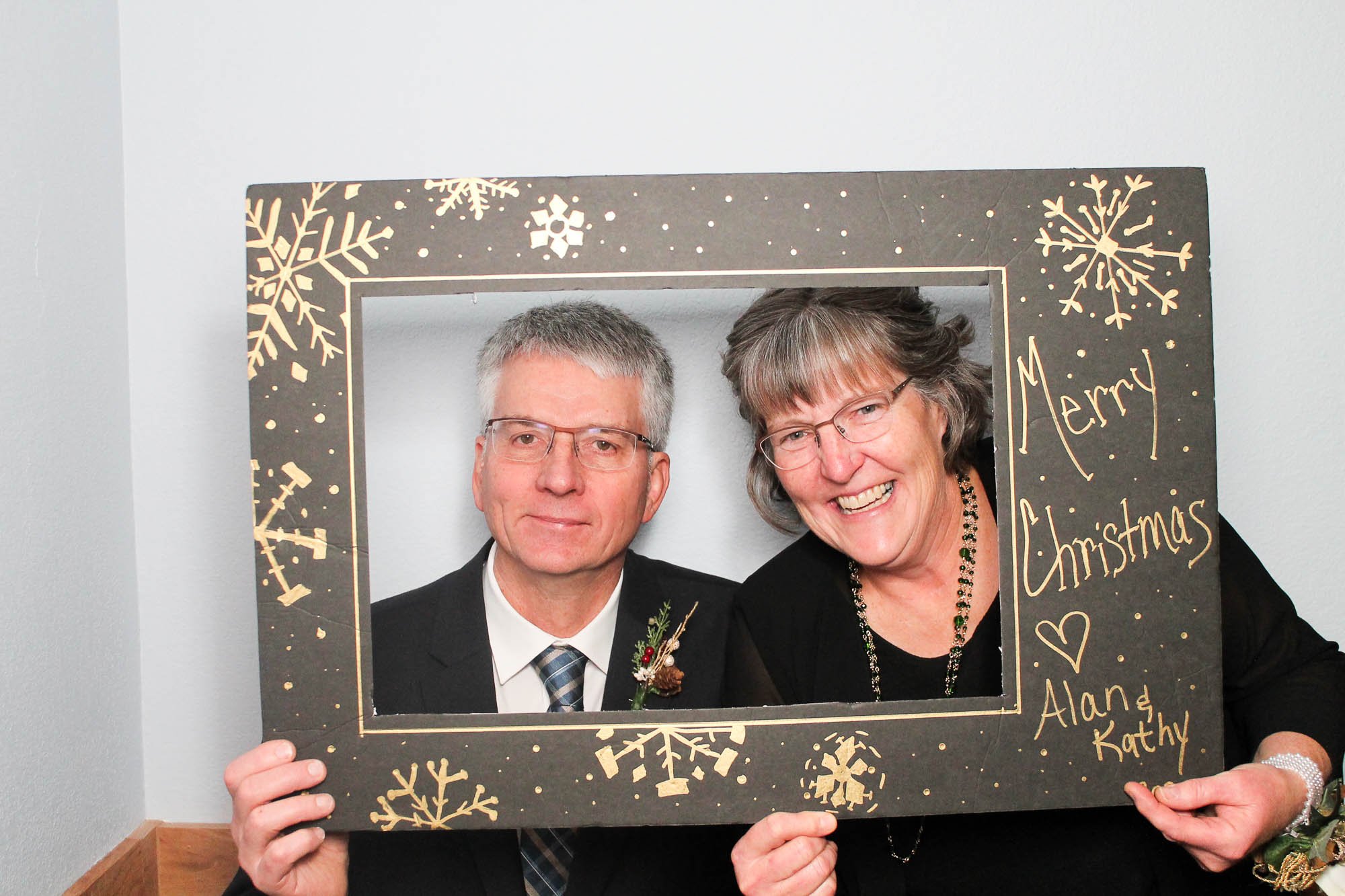 mom and dad with photobooth