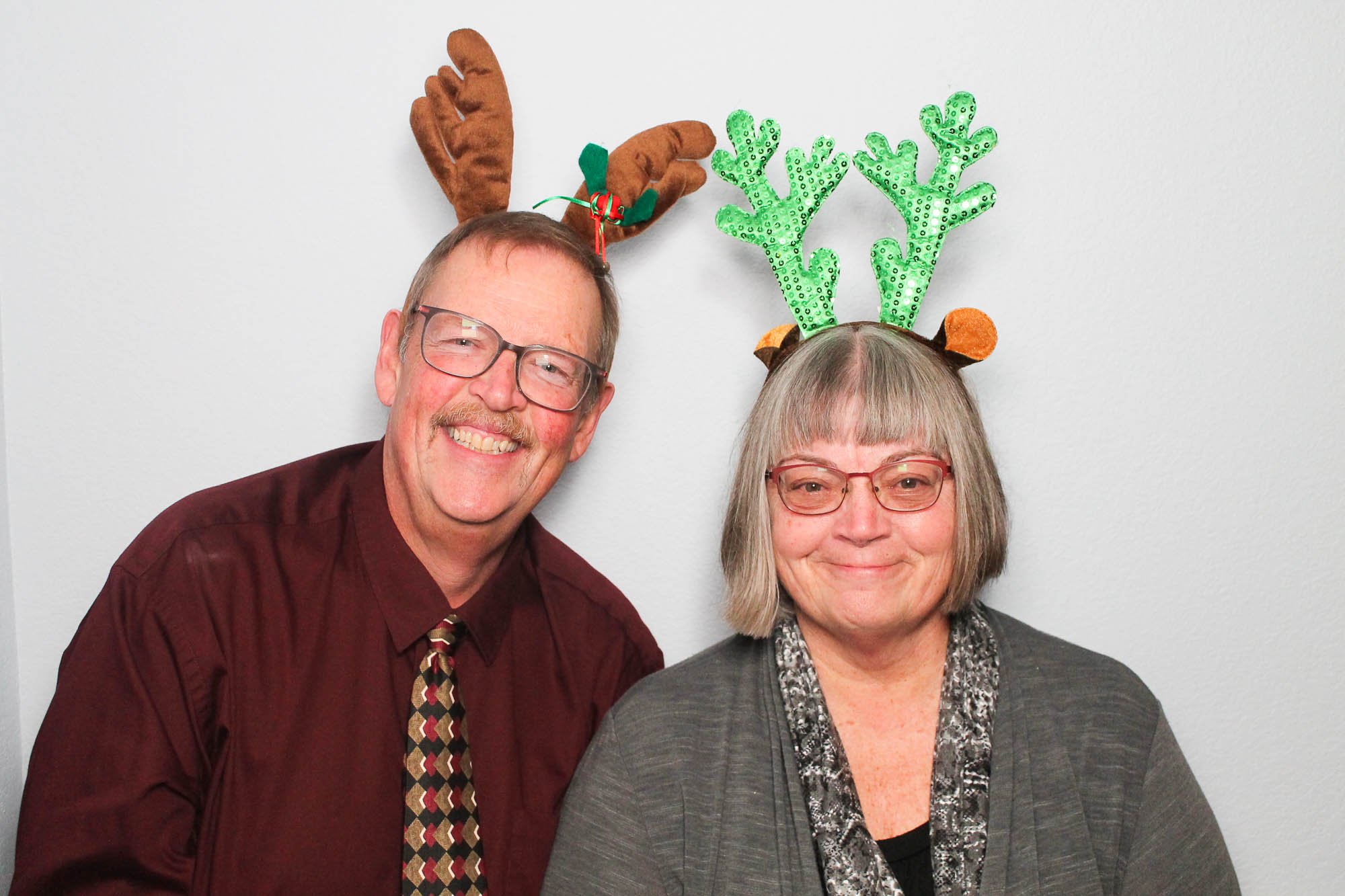 guest with christmas props using photobooth