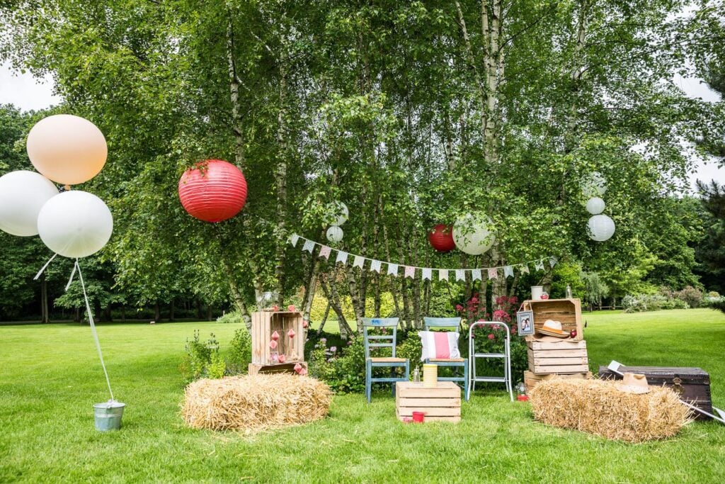 photobooth decoration wooden case and haystack